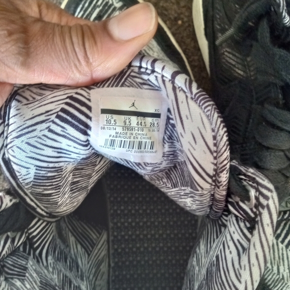 Jordan sneakers - Picture 2 of 3